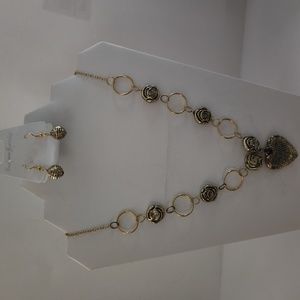 NWT Heart & Rose's Gold Necklace Set